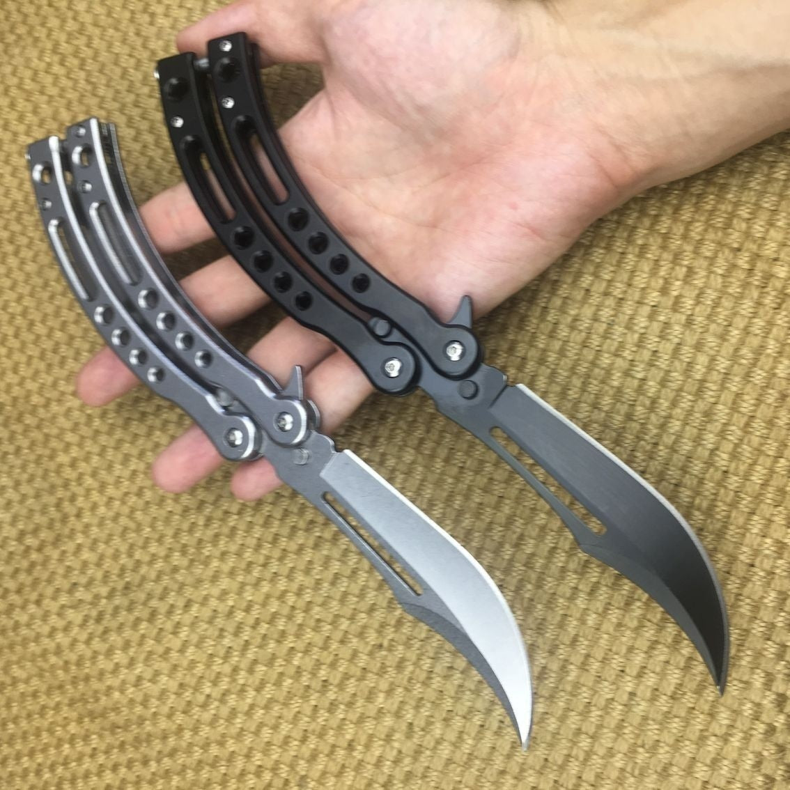 High Quality Crescent Tactical Butterfly Knife Pocket Survival Blade Outdoor Hunting Combat Knives Practice Knifes Flip Knife Self Defense Very Sharp Trainer Balisong