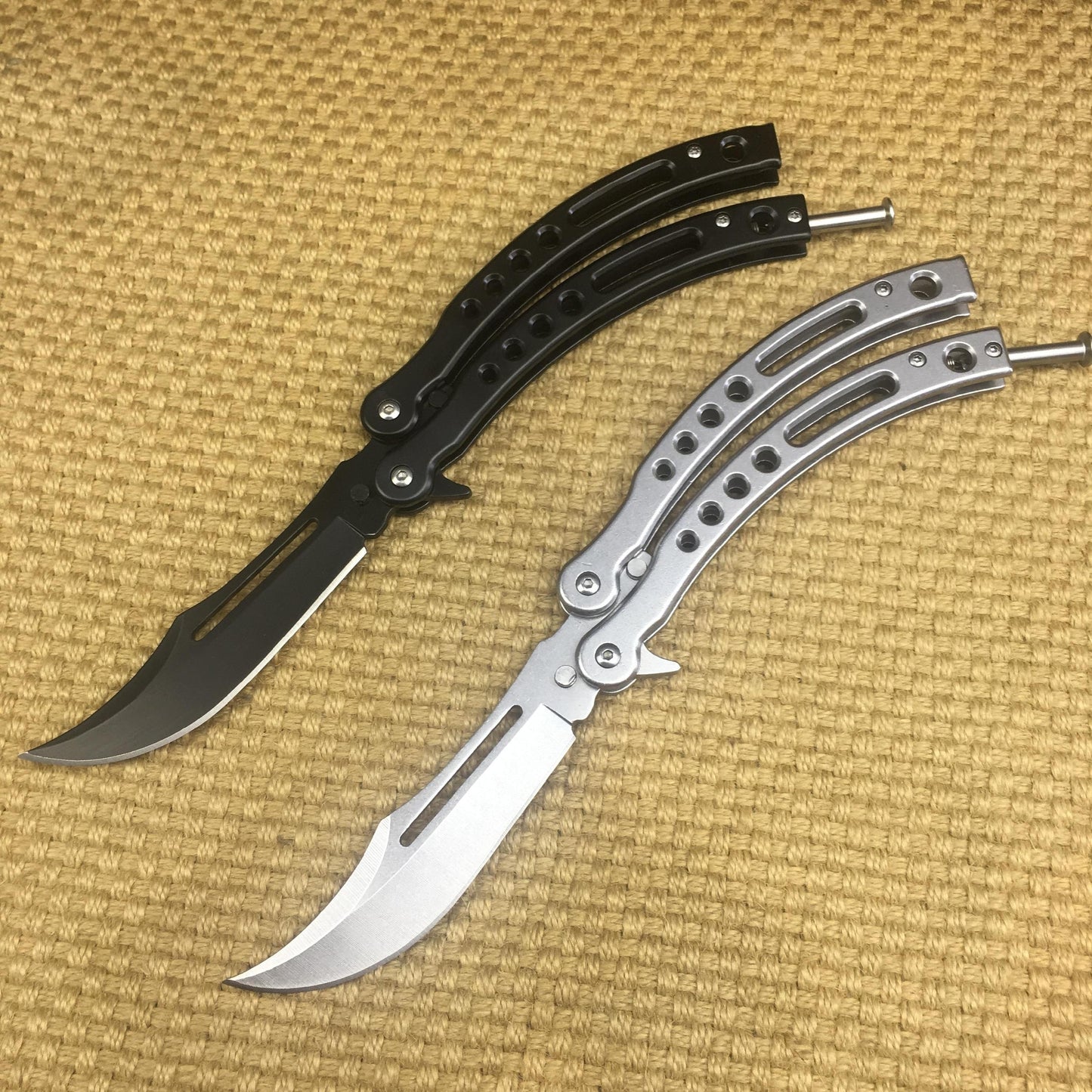 High Quality Crescent Tactical Butterfly Knife Pocket Survival Blade Outdoor Hunting Combat Knives Practice Knifes Flip Knife Self Defense Very Sharp Trainer Balisong
