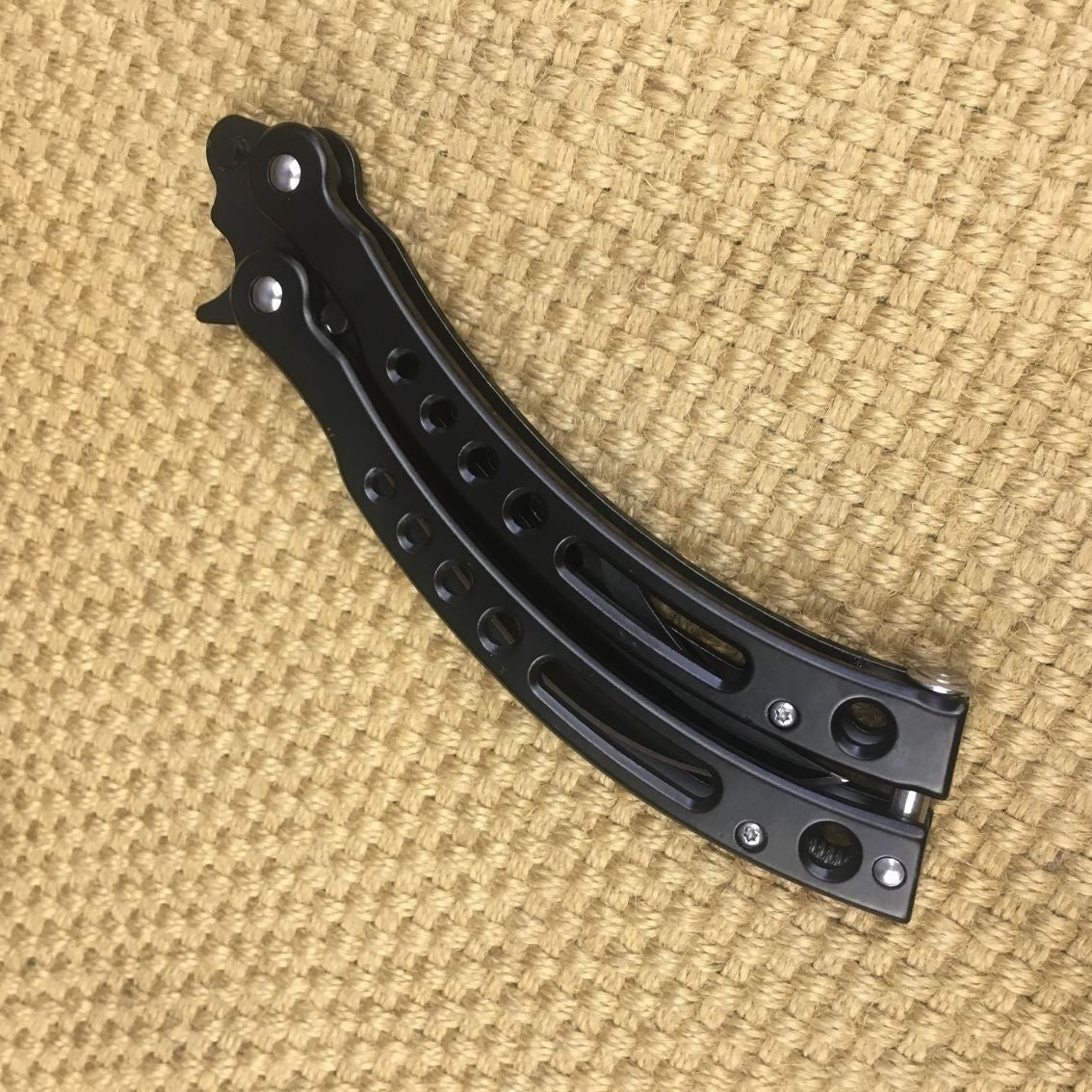 High Quality Crescent Tactical Butterfly Knife Pocket Survival Blade Outdoor Hunting Combat Knives Practice Knifes Flip Knife Self Defense Very Sharp Trainer Balisong