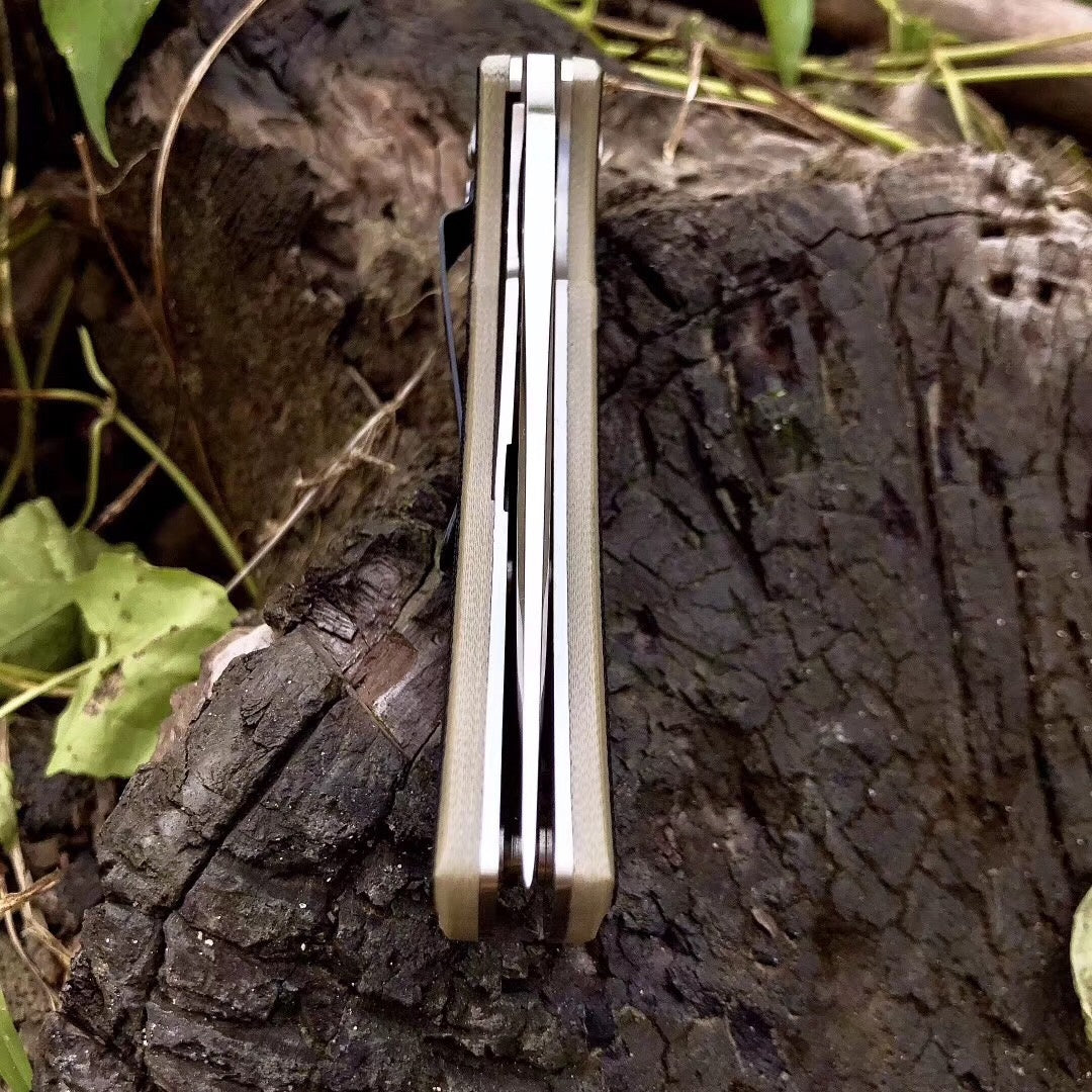 Sharp knife stainless steel folding liner lock sword outdoor camping black + desert G10 hardness :59 HRC heat treatment: vacuum oil quenching