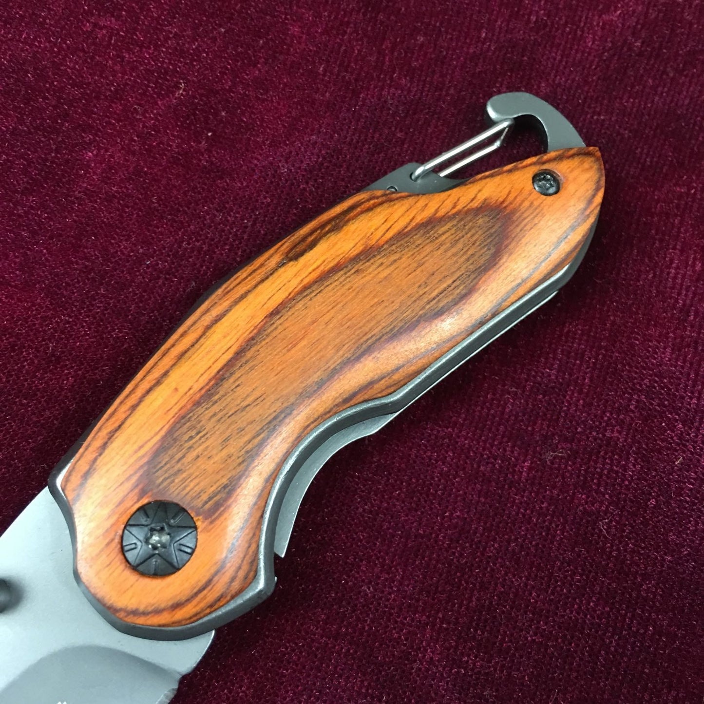 "Tactical folding knife hardness 57HRC"Folding hunting knives carry pocket knives