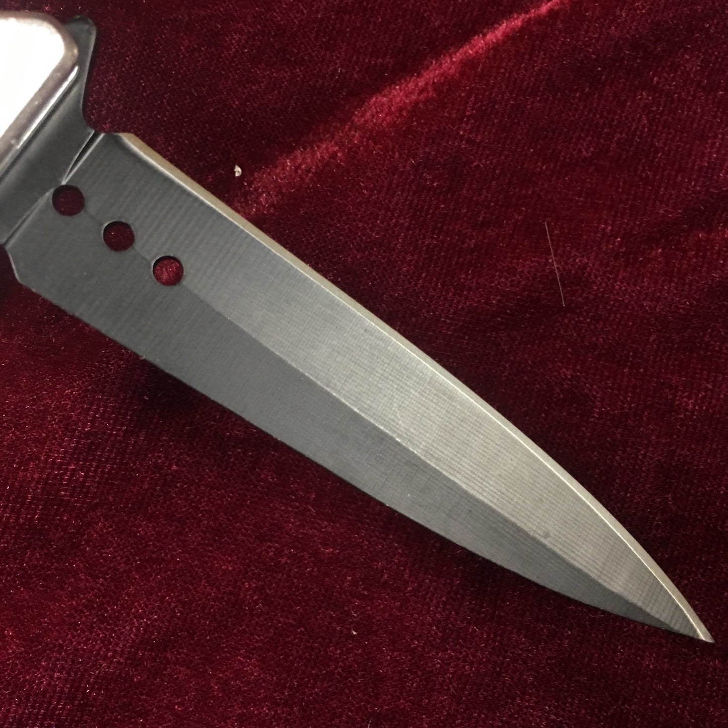 7cr13 Material Knight Pattern Tactical Knife, Silver & Black Handle Aluminum Alloy Folding Knife Rescue Knife Self-defense Knife Bayonet