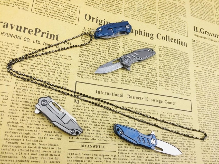 Outdoor portable high hardness D2 steel and Damascus two, survival self-defense folding knife keychain multifunctional tool