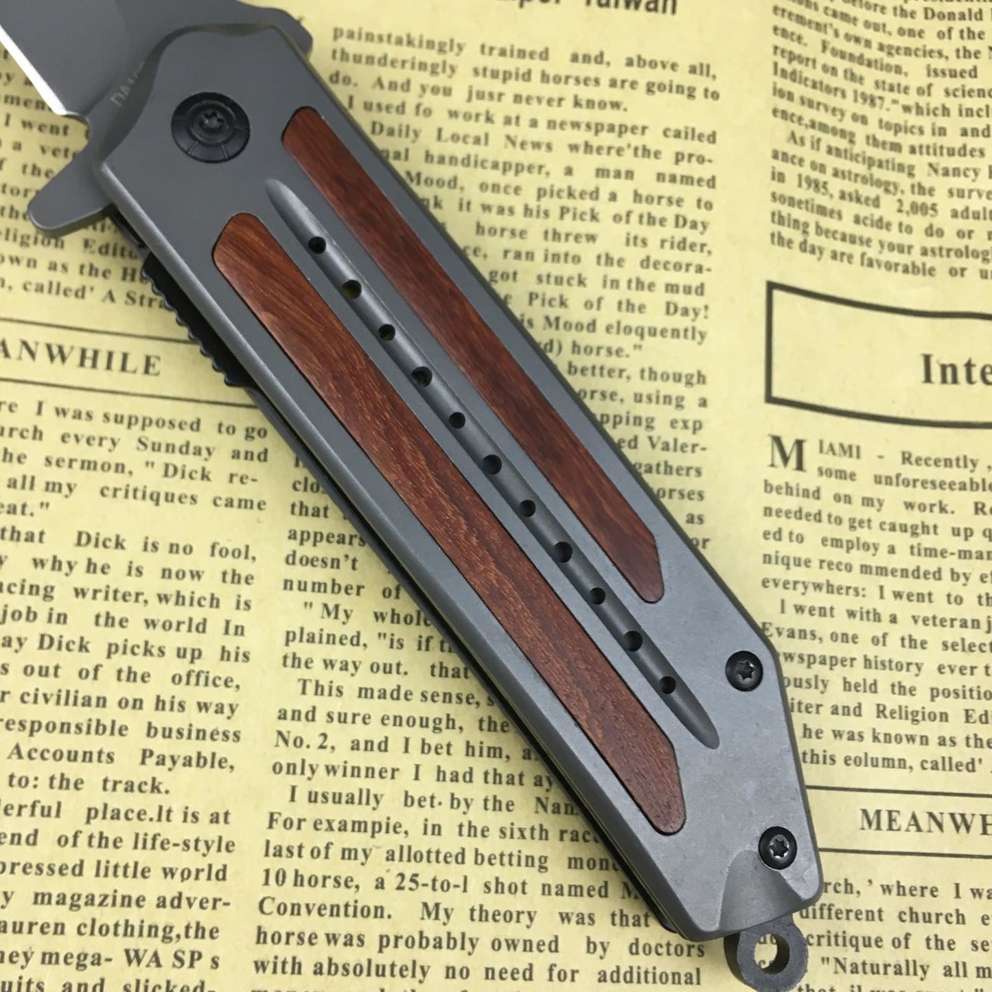 BOKE Folding hunting knife combat spring assisted 5Cr13 blade folding rescue knife EDC tool to carry with you