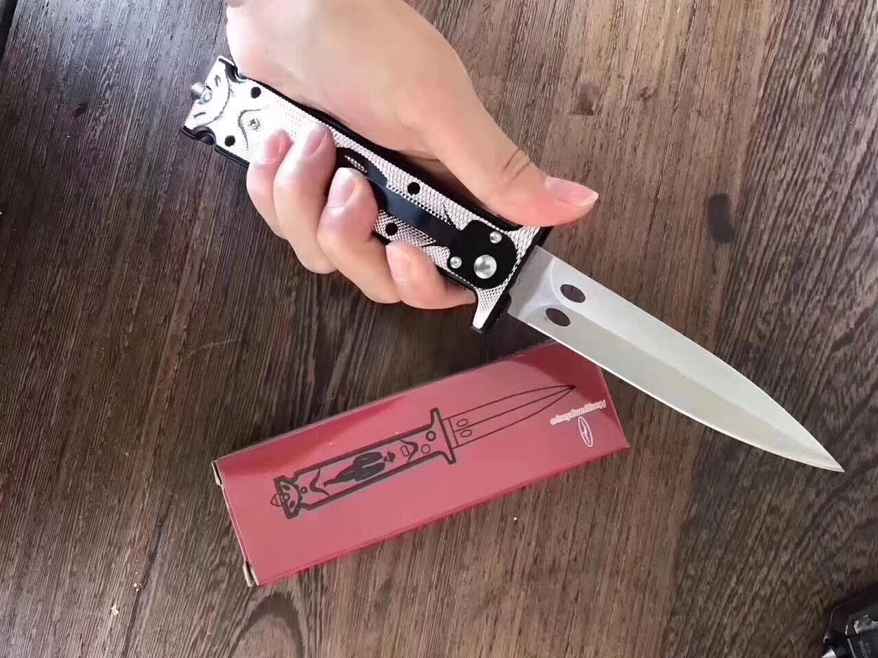 7.5-inch pocket tactical equipment OTF finger drive spring assisted knife camping survival EDC hunting tools collection toys