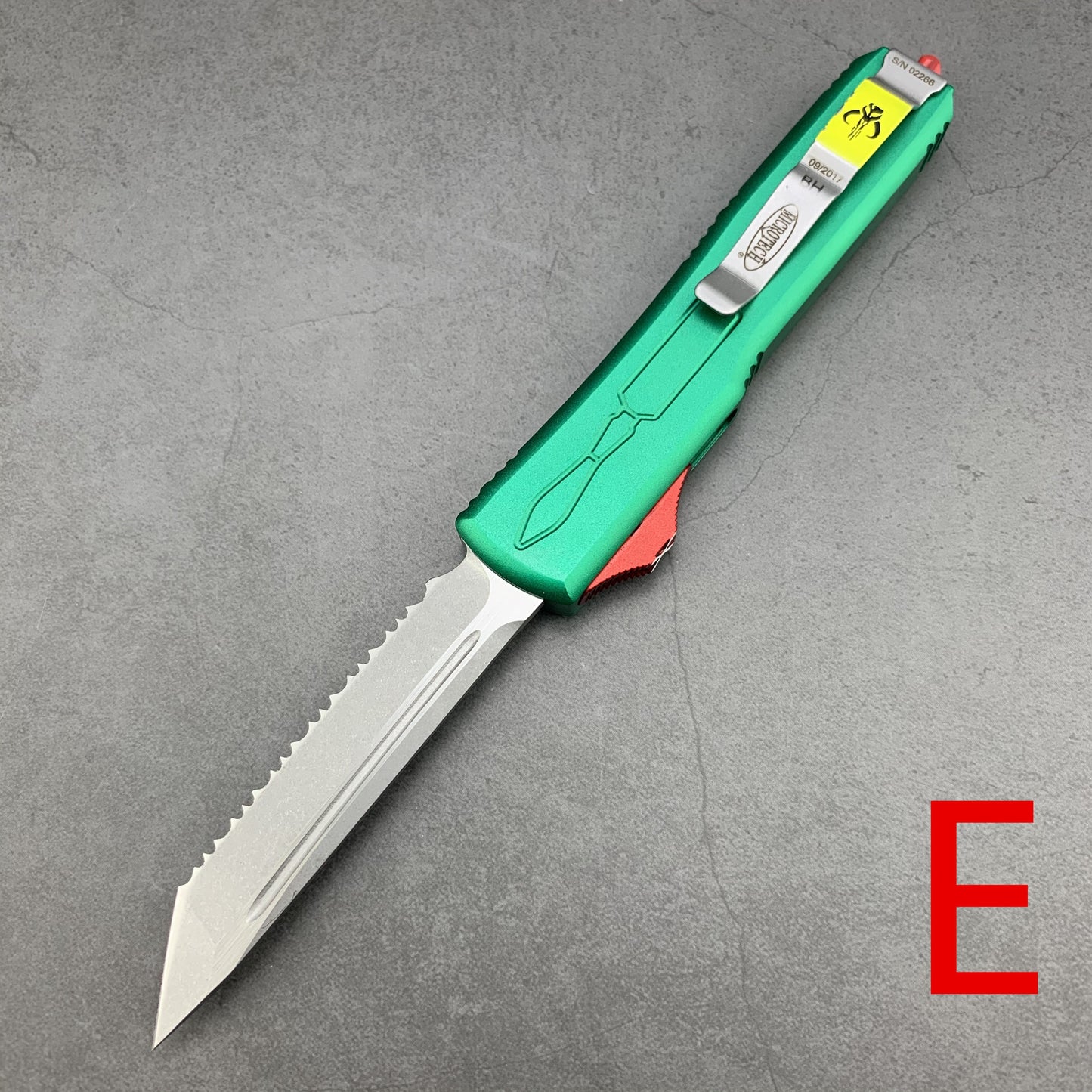 Microtech's top-quality Bounty Hunters aviation aluminum handle AUTO OTF spring automatic Knife quick switch straight out of the double-edged outdoor hiking camping survival Tactical Knife