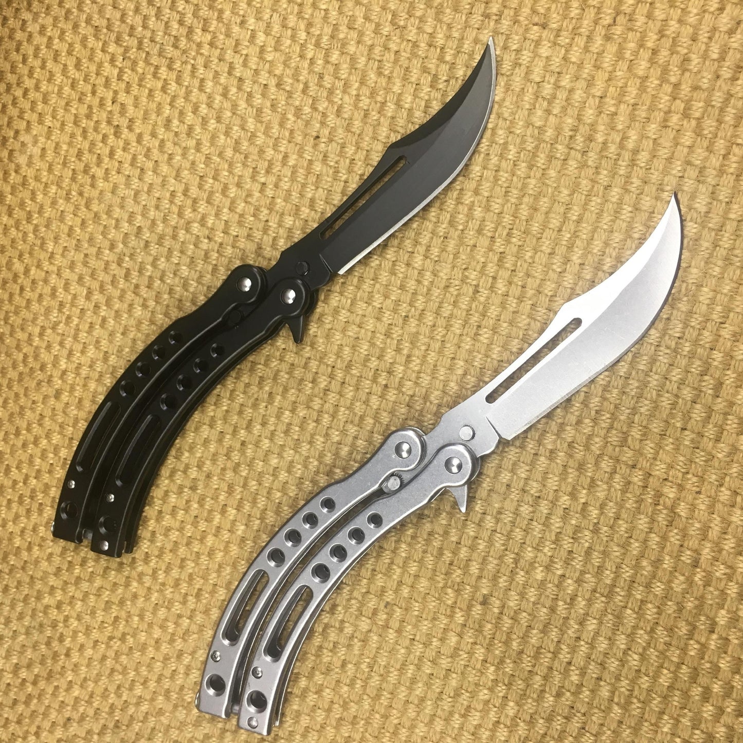 High Quality Crescent Tactical Butterfly Knife Pocket Survival Blade Outdoor Hunting Combat Knives Practice Knifes Flip Knife Self Defense Very Sharp Trainer Balisong