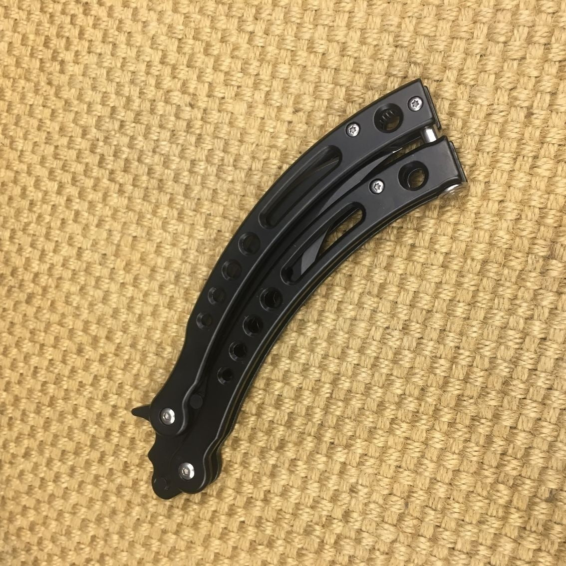 High Quality Crescent Tactical Butterfly Knife Pocket Survival Blade Outdoor Hunting Combat Knives Practice Knifes Flip Knife Self Defense Very Sharp Trainer Balisong
