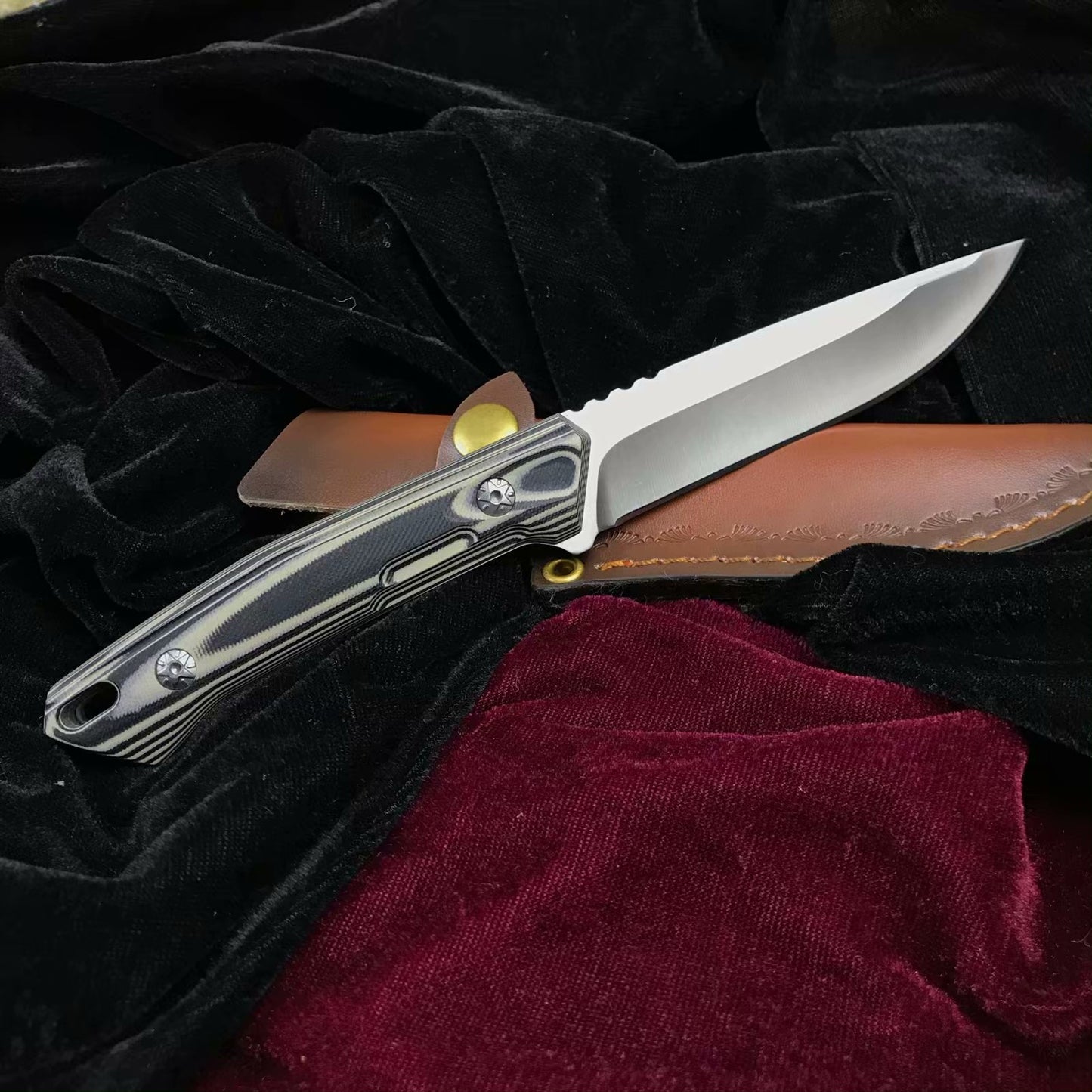Fixed blade hunting knife hardness 58HRC, vacuum heat treatment camping hunting knife outdoor survival tool dagger
