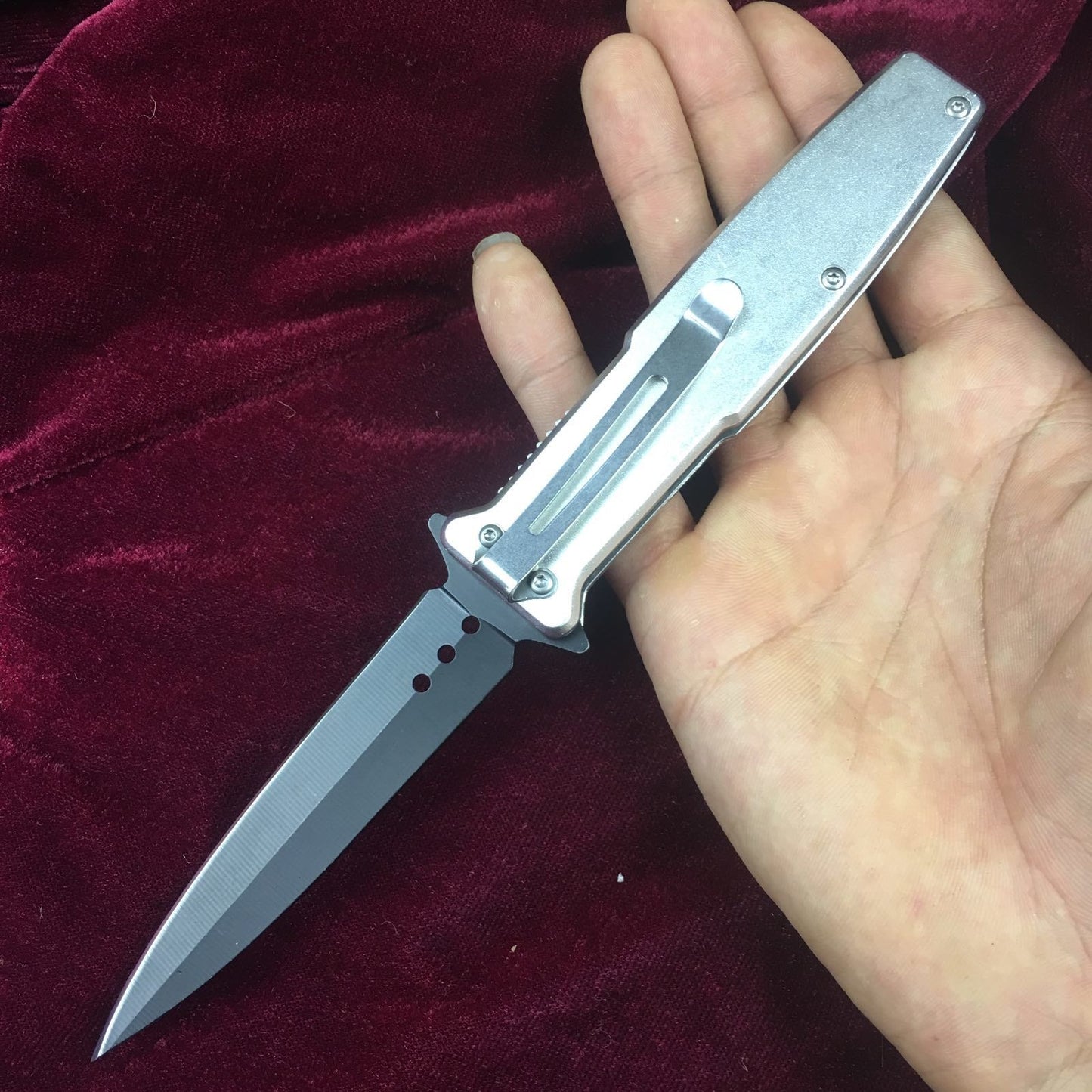 7cr13 Material Knight Pattern Tactical Knife, Silver & Black Handle Aluminum Alloy Folding Knife Rescue Knife Self-defense Knife Bayonet