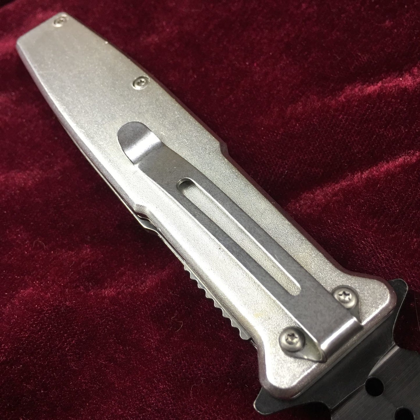 7cr13 Material Knight Pattern Tactical Knife, Silver & Black Handle Aluminum Alloy Folding Knife Rescue Knife Self-defense Knife Bayonet