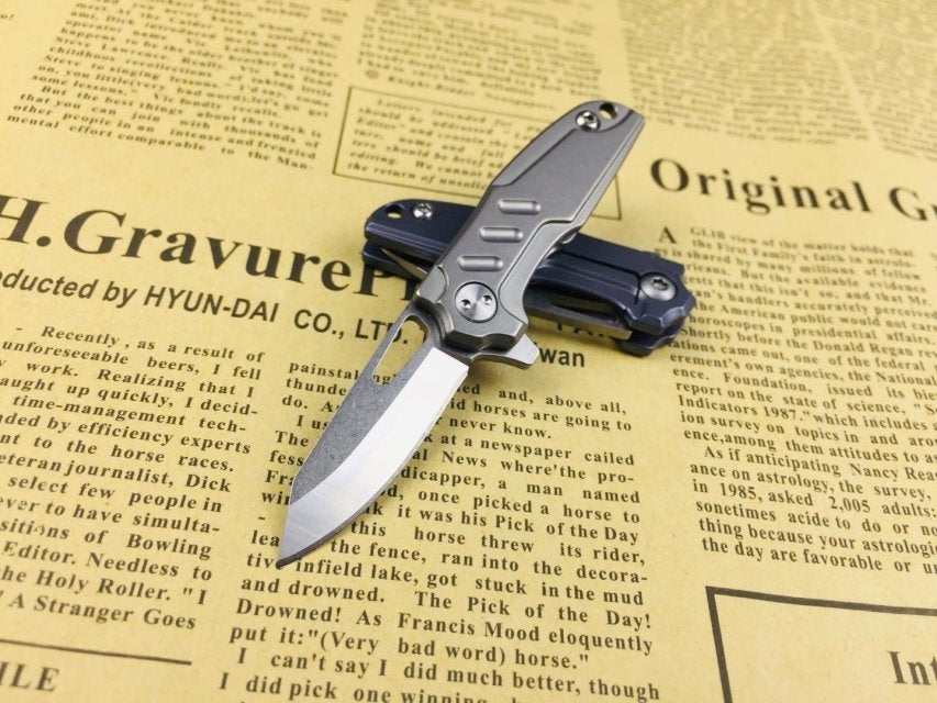 Outdoor portable high hardness D2 steel and Damascus two, survival self-defense folding knife keychain multifunctional tool