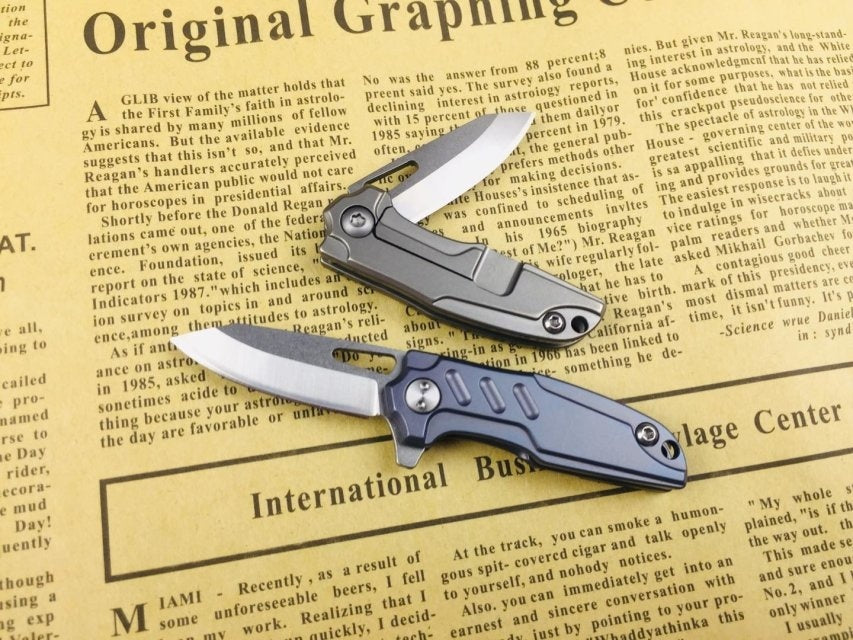Outdoor portable high hardness D2 steel and Damascus two, survival self-defense folding knife keychain multifunctional tool