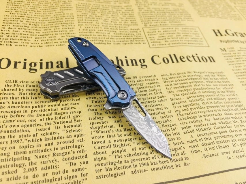 Outdoor portable high hardness D2 steel and Damascus two, survival self-defense folding knife keychain multifunctional tool