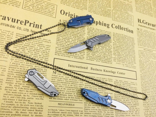 Outdoor portable high hardness D2 steel and Damascus two, survival self-defense folding knife keychain multifunctional tool