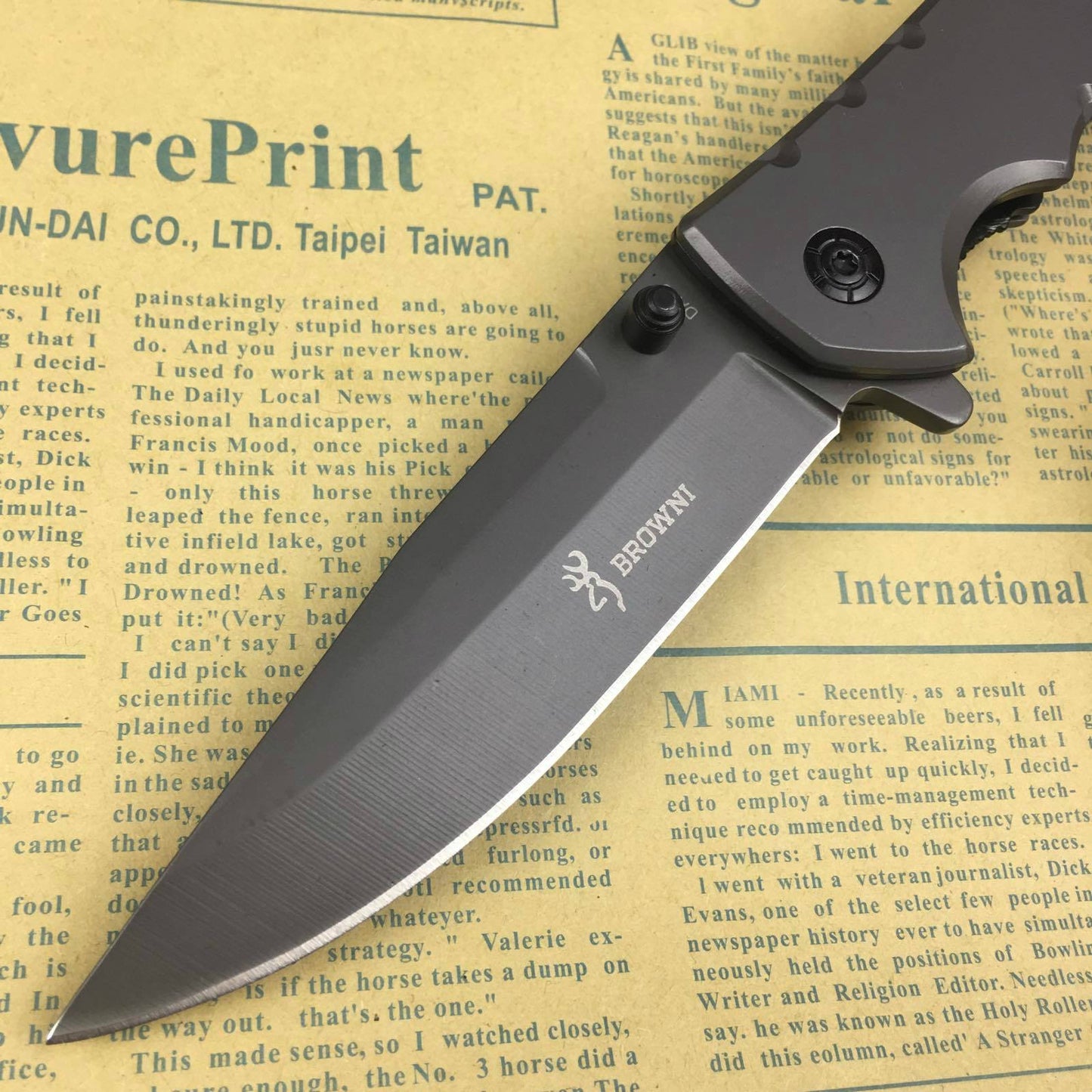 Browning Black blade folding pocket knife 5Cr15Mov tactical survival knife, camp knife, camp rescue tool grey titanium handle