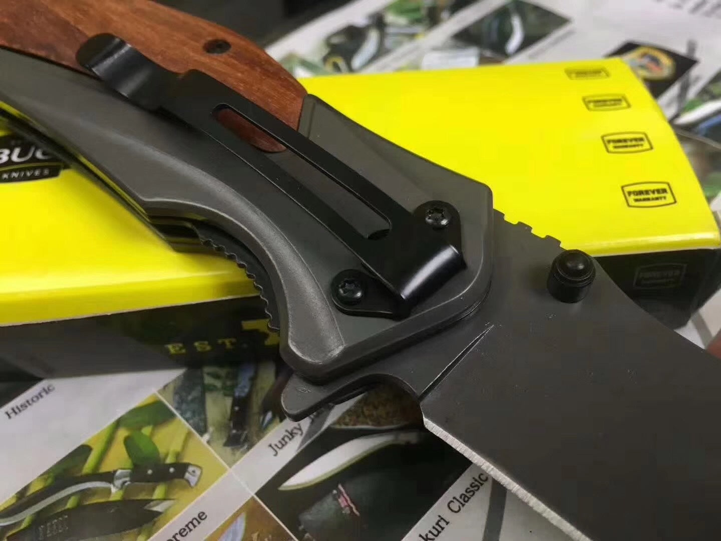 BUCK Creative outdoor self-defense knife 5CR15MOV fashion carry jungle knife survival knife folding knife all steel + acid branch wood handle