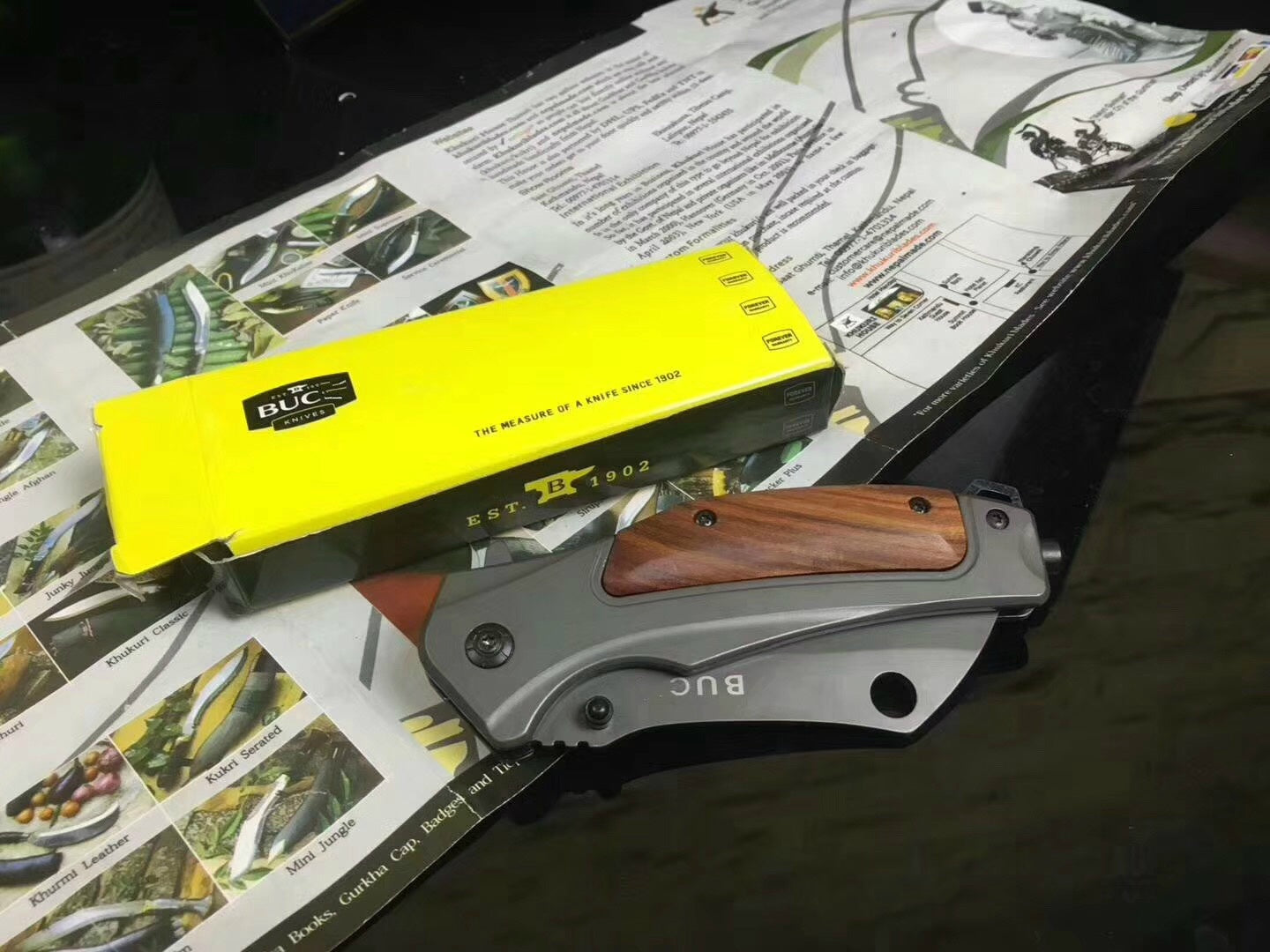 BUCK Creative outdoor self-defense knife 5CR15MOV fashion carry jungle knife survival knife folding knife all steel + acid branch wood handle