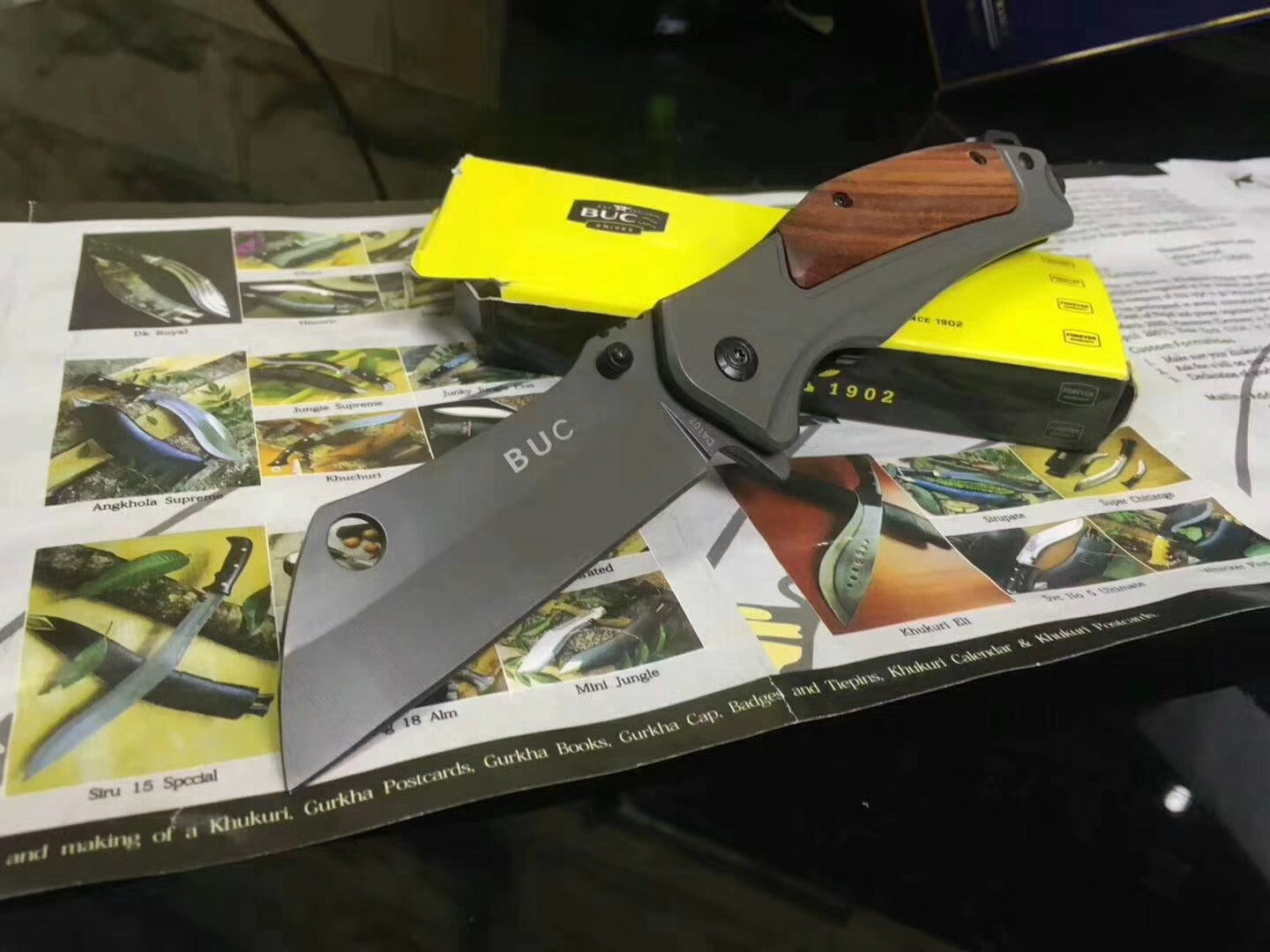 BUCK Creative outdoor self-defense knife 5CR15MOV fashion carry jungle knife survival knife folding knife all steel + acid branch wood handle