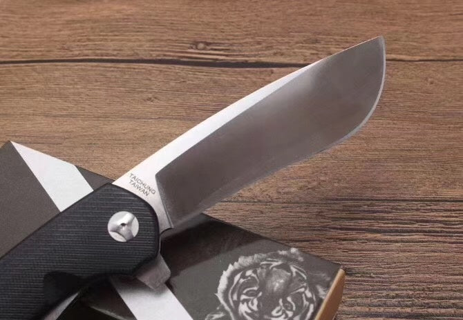 Spyderco New hot selling high hardness knives outdoor folding knife G10 handle portable outdoor survival camping self-defense knife spring assisted operation