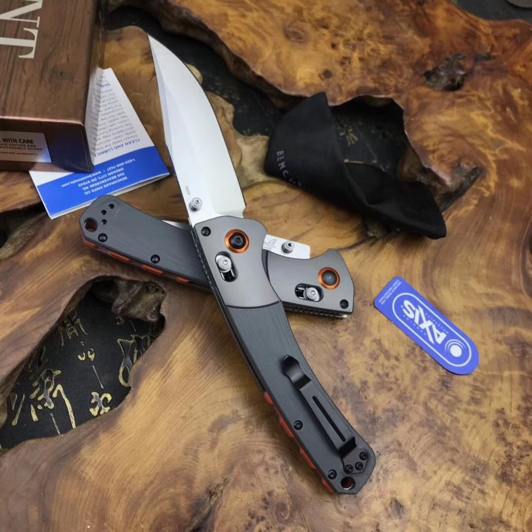 BENCHMADE "Butterfly hunt curved river folding 4.00" "S30V clip point blade grey aluminum bolt shaft lock mechanism pocket knife" G10 handle