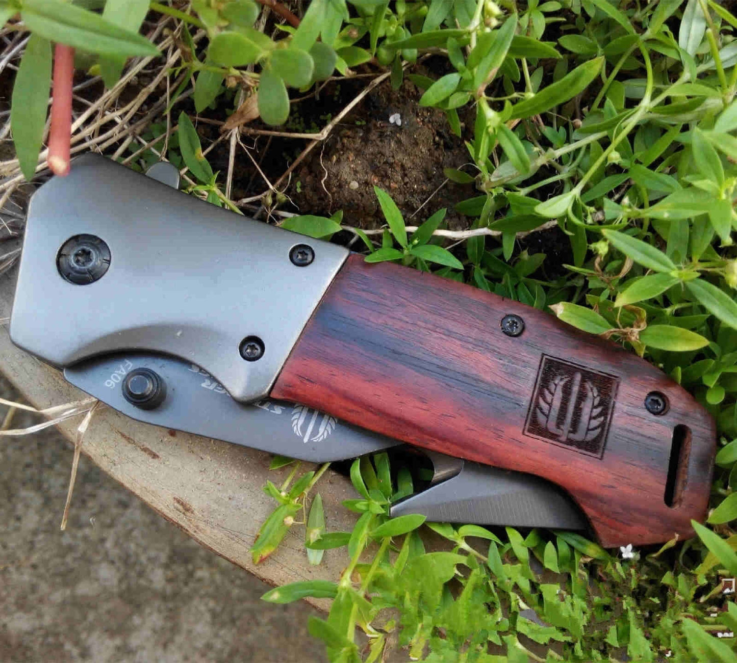 Assisted Open Knife Outdoor Folding Pocket Knife Cutting Tool Portable Survival Camping Self-defense Knife Wood Handle with Hook