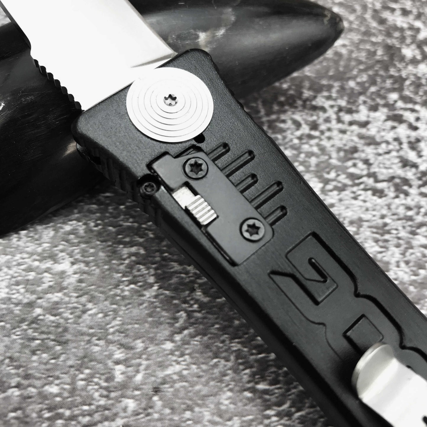 Newest  SOG Spec Arc Knife Features A Subdued Design with A VG-10 Blade, GRN Handle with Stainless-steel Liners Christmas Gift