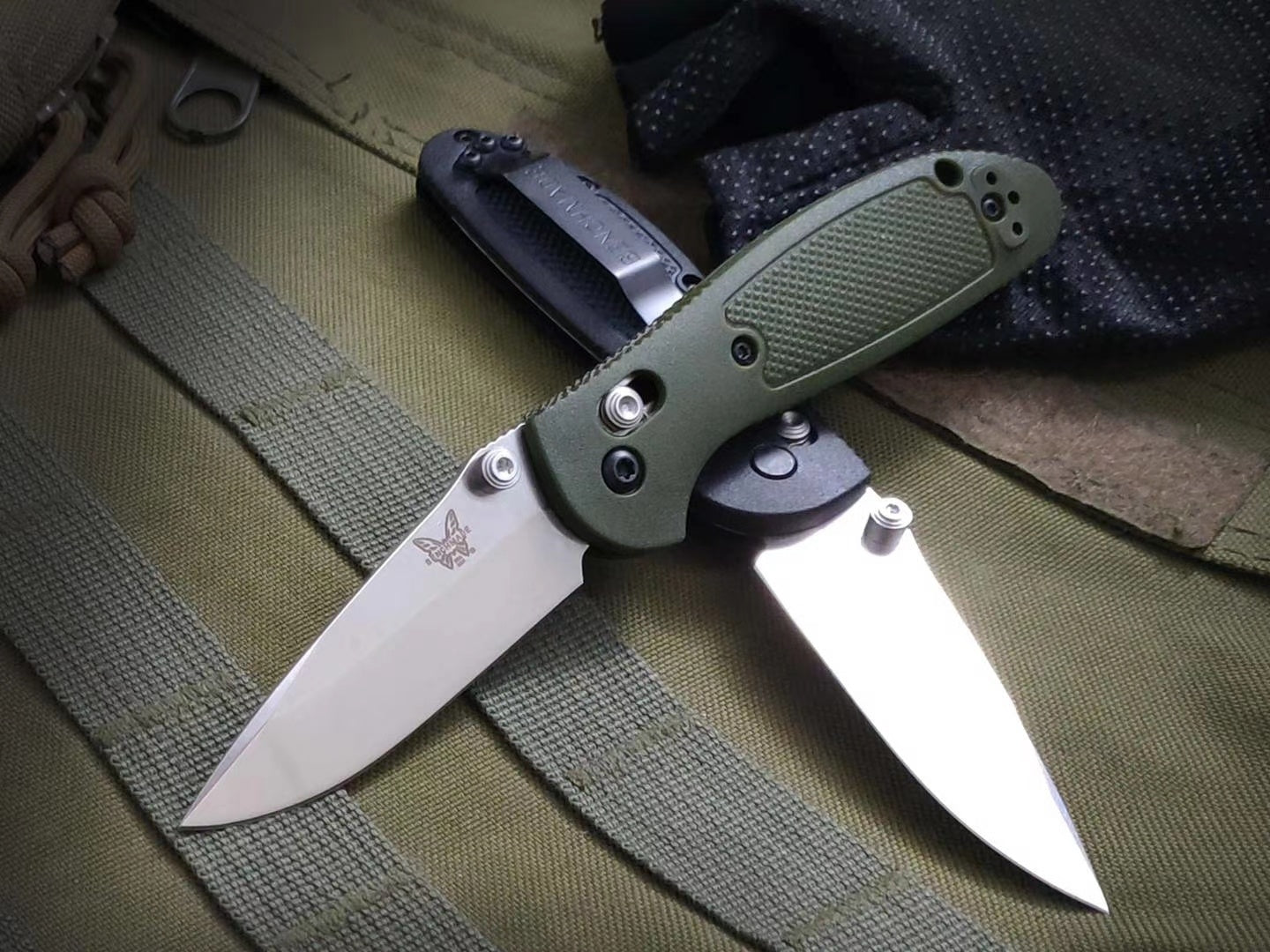 Benchmade Mini Griptilian AXIS Lock Folding Knife 2.91" S30V Satin Drop Point Plain Blade, Black Noryl GTX Handles - 556-S30V Tactical hunting camping pocket knife