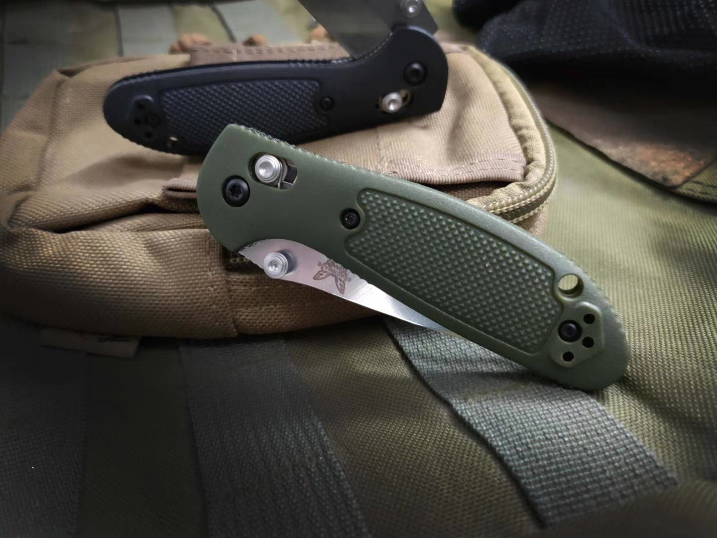 Benchmade Mini Griptilian AXIS Lock Folding Knife 2.91" S30V Satin Drop Point Plain Blade, Black Noryl GTX Handles - 556-S30V Tactical hunting camping pocket knife